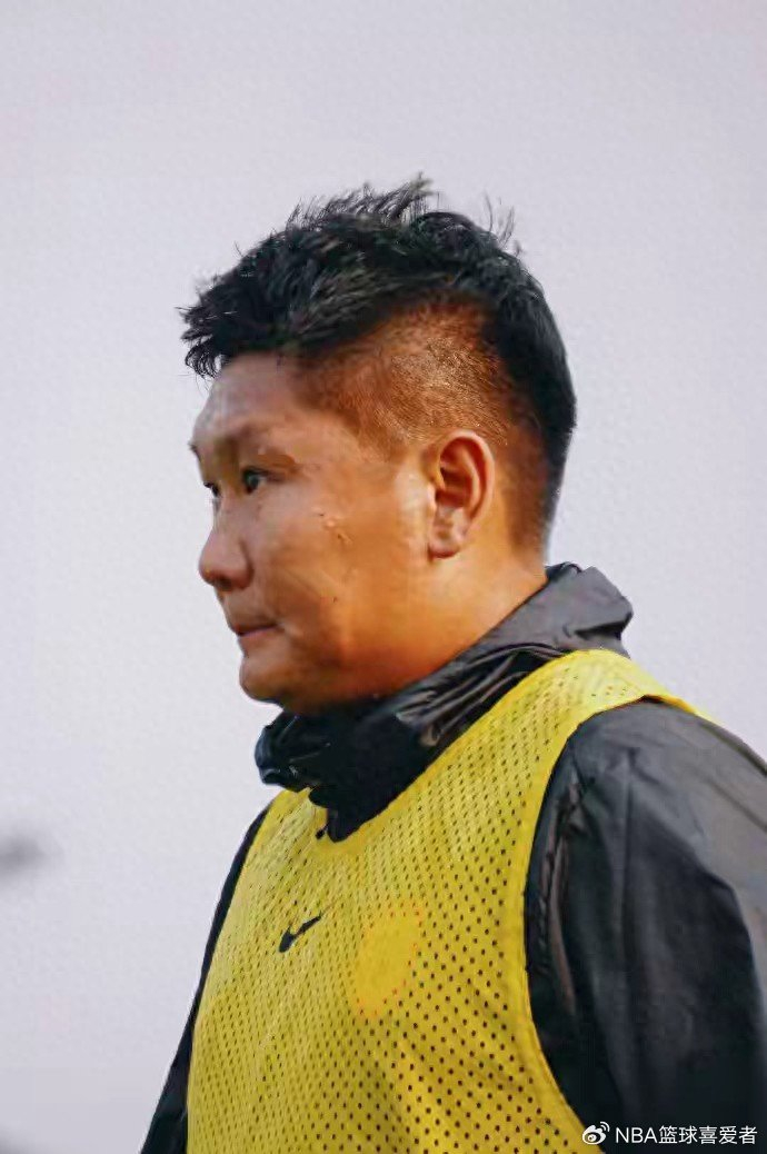 赛事直播-5万欧租来“妖锋”？重庆这波操作让中超同行坐不住了|肯帕努|球员|俱乐部|彩票|罗马尼亚_新浪体育_新浪新闻